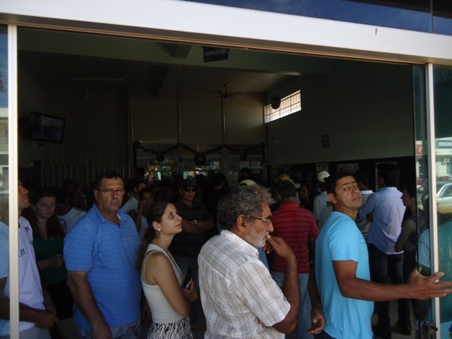Nesta segunda, apostadores correm às lotéricas para concorrer na Mega da Virada
