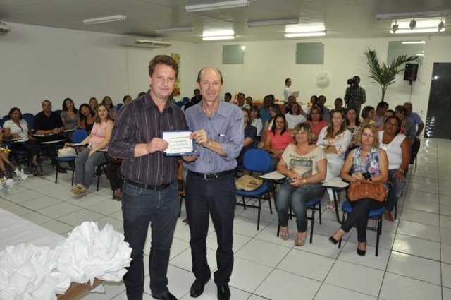 Vilhena: prefeito e secretário de Educação empossam diretores escolares eleitos