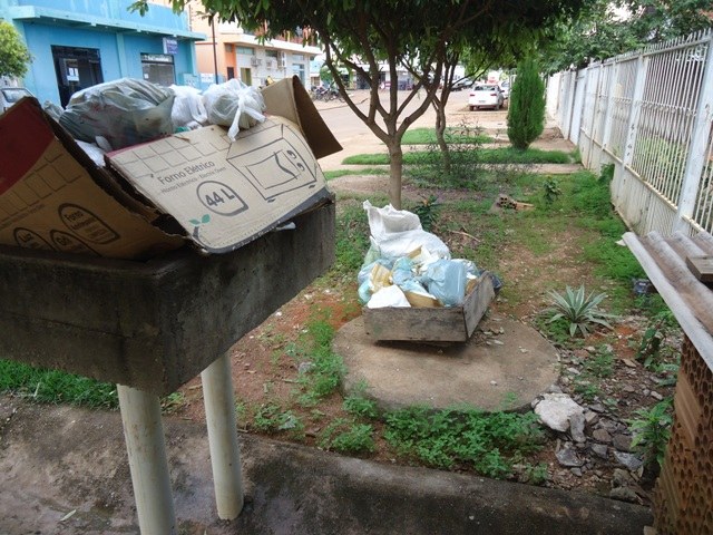 Prefeitura de Cerejeiras está há mais de uma semana sem fazer coleta de lixo