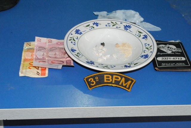 Policiais recuperam moto roubada e apreendem drogas com menores em Vilhena 