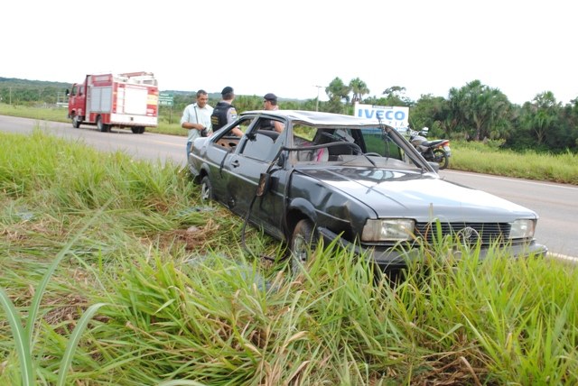  Ultrapassagem termina em capotamento na BR 364 em Vilhena   