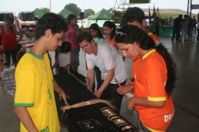 EVENTO DA PREFEITURA ATRAPALHOU FEIRA EM  NOVA CONQUISTA
