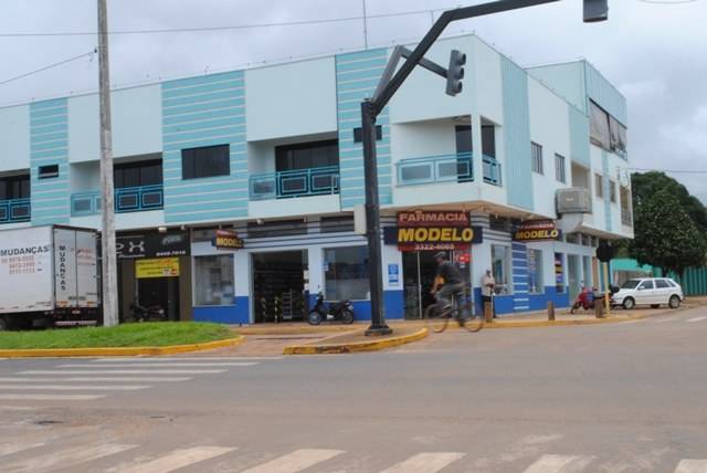 Homens armados assaltam Farmácia Modelo na Avenida Jô Sato, em Vilhena