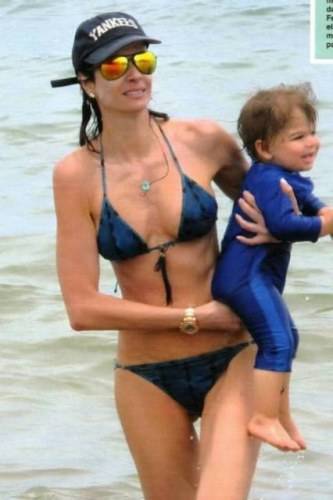 Luciana Gimenez mostra cada vez mais magreza