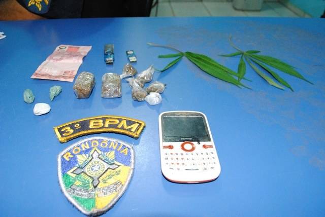 Adolescente é detido por comércio de drogas na Vila Operária