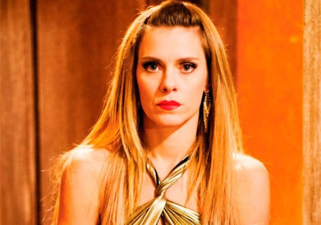 Jéssica morre e aparece para Morena com espírito em Salve Jorge