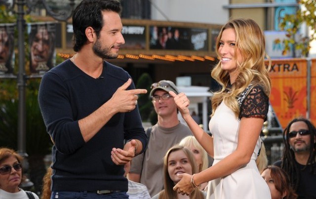 Rodrigo Santoro participa de programa de TV em Los Angeles