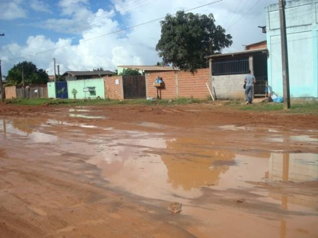 MORADORES RECLAMAM DE LAMA NO CRISTO REI