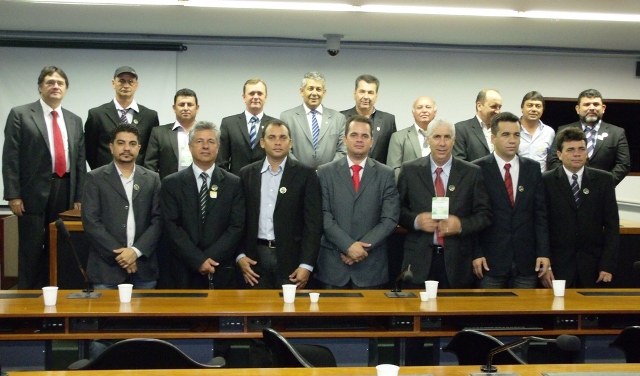 Deputado acompanha prefeitos por recursos em Brasília 