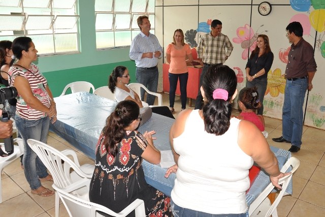 Às vésperas do retorno às aulas, prefeito Zé Rover visita escolas municipais