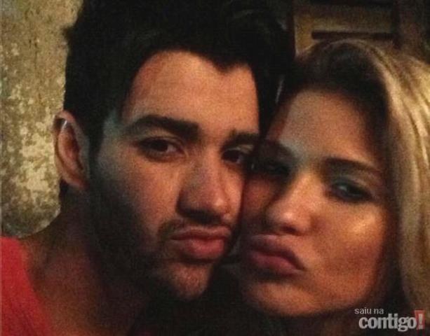 Gusttavo Lima publica foto ao lado da noiva e declara: "Já era amor"