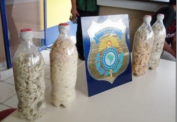 JOVEM É PRESO COM DROGA PELA PRF