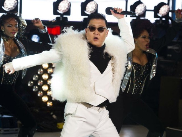 Psy vai cantar na varanda elétrica do Expresso 2222 ao lado de Preta Gil
