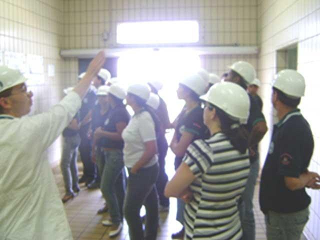 VISITA TÉCNICA APROXIMA ALUNOS DO SENAI DA JBS-FRIBOI