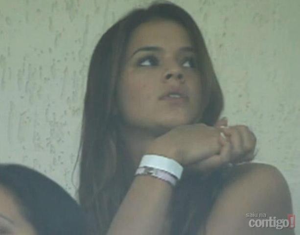 Bruna Marquezine acompanha jogo de Neymar no Pacaembu