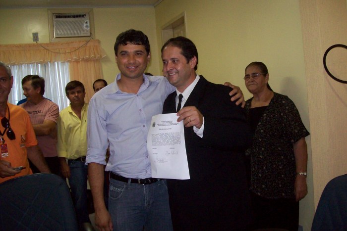 VEREADORES NÃO PRESTIGIAM POSSE DE COLEGA