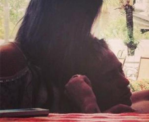 Após confirmar namoro, Bruna Marquezine posta foto com Neymar