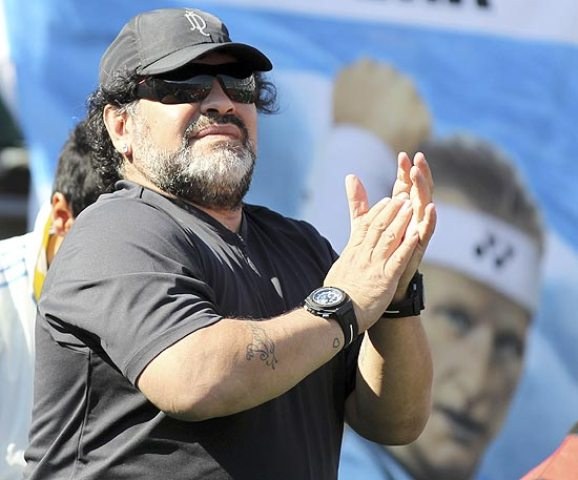 APUNHALADO PELAS COSTAS