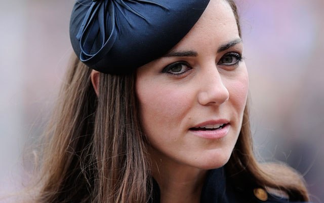 Publicação de fotos de Kate Middleton de bíquini indigna coroa britânica