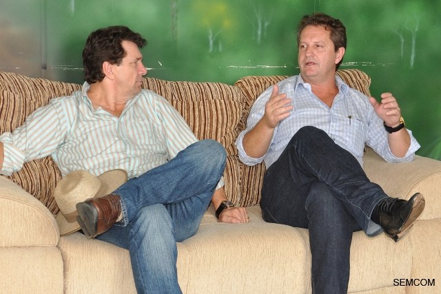 Assessoria de Rover mostra prefeito tentando “escapulir” de apoio a Cassol