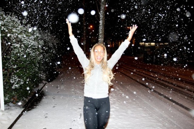 Valesca Popozuda curte a neve na Suíça