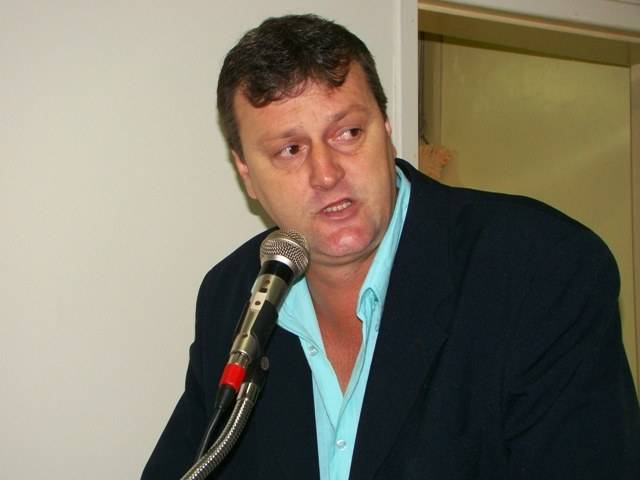GRAEBIN DISPENSA GRAVATA NA SESSÃO