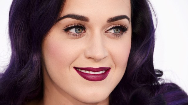 Katy Perry vai lançar coleção de roupas com sua assinatura