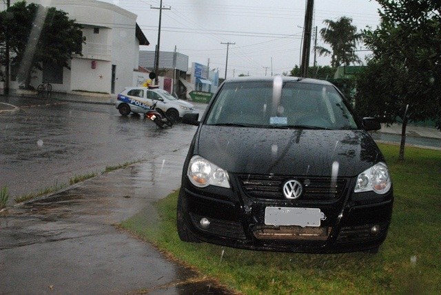 Veículo acerta traseira de motocicleta na Capitão Castro, criança fica ferida