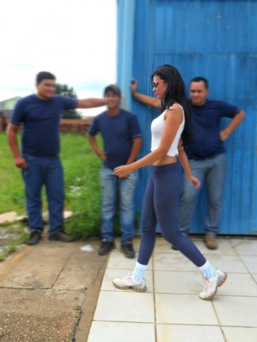Advogada avisa aos marmanjos: olhar pode, mas se mexer responde a processo