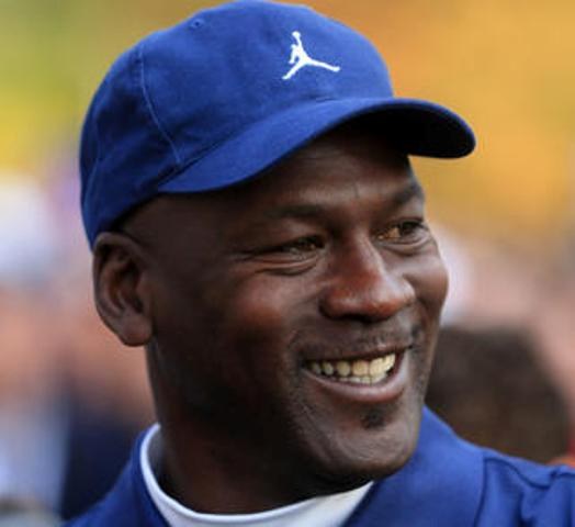 Garoto de 16 anos alega ser filho de Michael Jordan, diz site