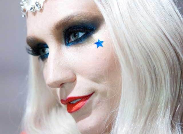 Ke$ha compôs música sobre suas partes íntimas com sua mãe