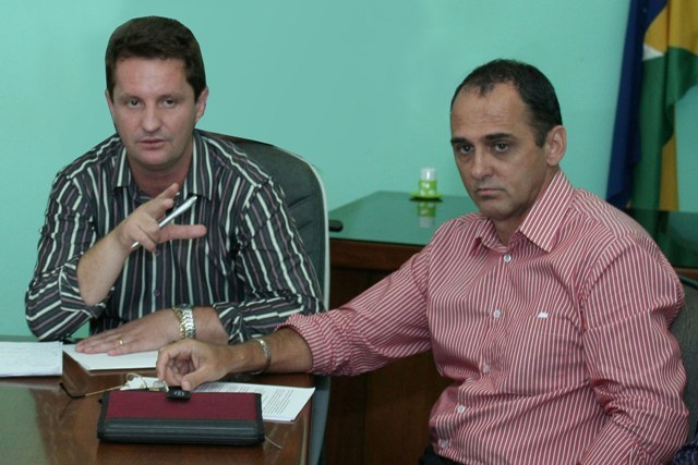 SECRETÁRIO E PRIMEIRA-DAMA NEGAM PRÉ-CANDIDATURAS