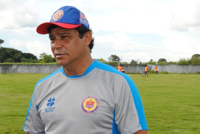 Play Freitas não é mais treinador do VEC; diretoria diz que já tem novo técnico