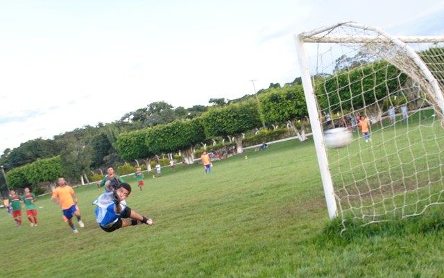 Sob comando de treinador interino, Vilhena vence amistoso contra equipe local