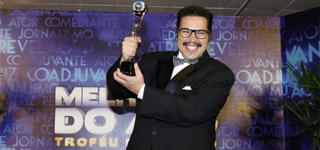 Tiago Abravanel é eleito ator revelação e ganha aprovação do avô