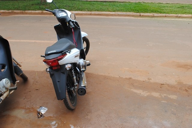 Mulher é atropelada por motocicleta na Avenida Paraná 