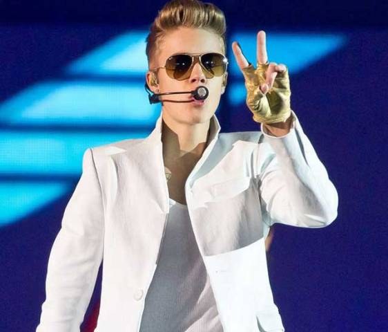 Em Londres, Justin Bieber atrasa duas horas e é vaiado por fãs em show