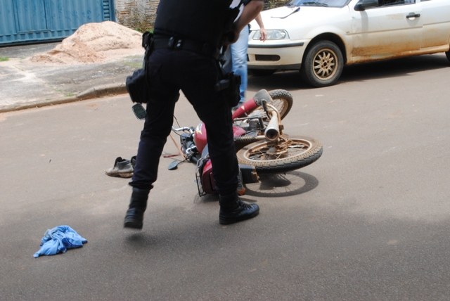  Motociclista fratura perna em acidente no centro de Vilhena 