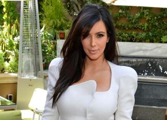 Kim Kardashian vai parar no hospital por suspeita de aborto, diz jornal
