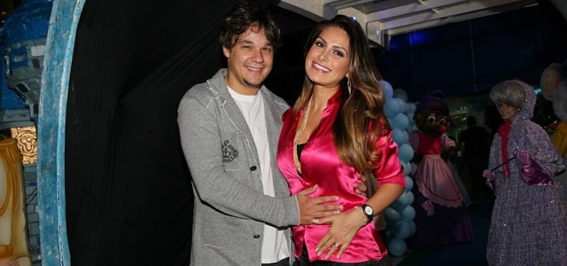 Natália Guimarães diz que só pensa em casar após nascimento de gêmeas