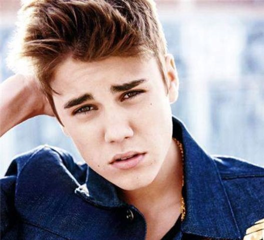 Justin Bieber "está melhorando" após desmaio em show