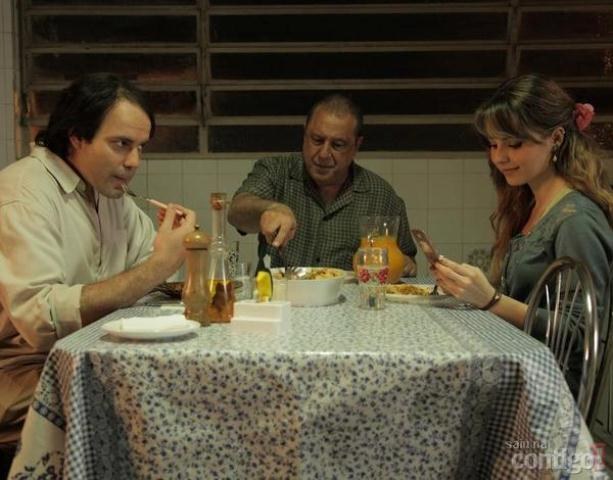 Sandy aparece com cabelo longo nas primeiras fotos divulgadas de filme 
