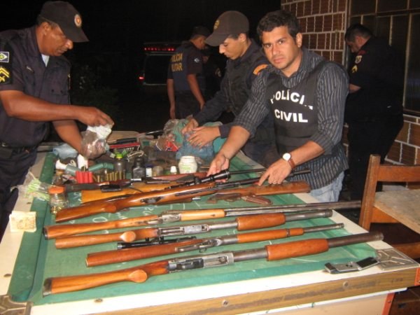 POLÍCIA RECUPERA MÁQUINA DE R$ 250 MIL E DESCOBRE ARSENAL