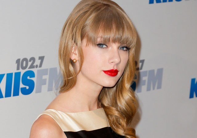 Cartas não lidas de fãs para Taylor Swift são encontradas em lixeira