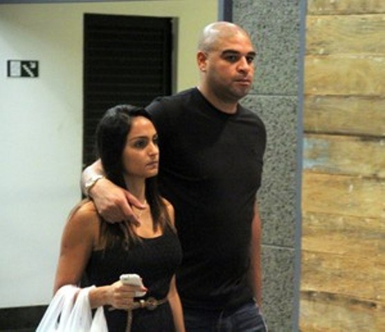"Não tem noivado", diz representante do jogador Adriano