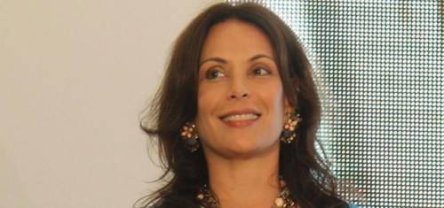 Poderosa! Carolina Ferraz ganha salário de R$ 90 mil para ficar em casa