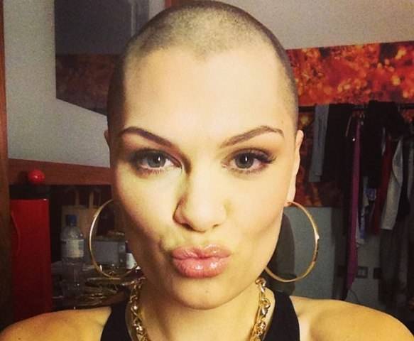 Cantora Jessie J fica careca por causa beneficente
