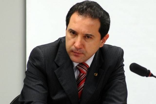 Na internet, aliados de Rover tripudiam de desgraça do deputado Natan Donadon