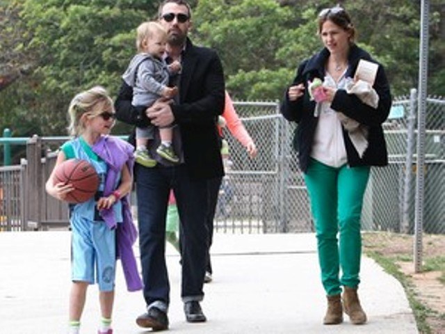 Ben Affleck e Jennifer Garner teriam brigado em público por mais um filho