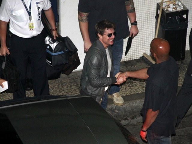 Tom Cruise chega ao Rio para divulgar filme